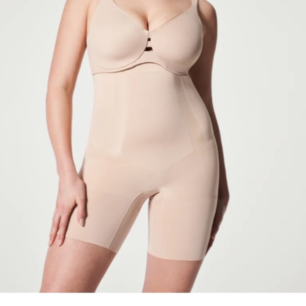 Brand New Spanx High Waisted Shorts, size M